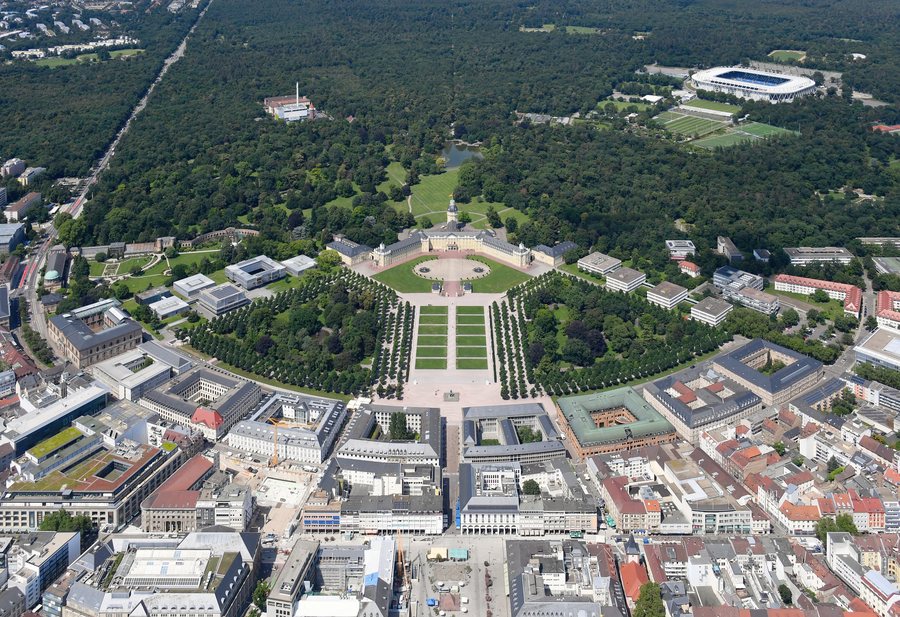 Aerial image of the Karlsruhe Schlossgarten (view from the south)