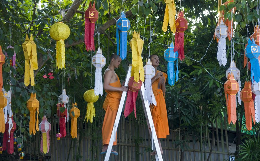 Laterneninstallation an einem buddhistischen Tempel in Chiang Mai