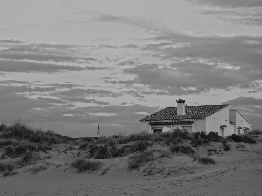 Casa de playa luminosa junto al Mediterráneo, en Oliva, en la Comunidad Valenciana