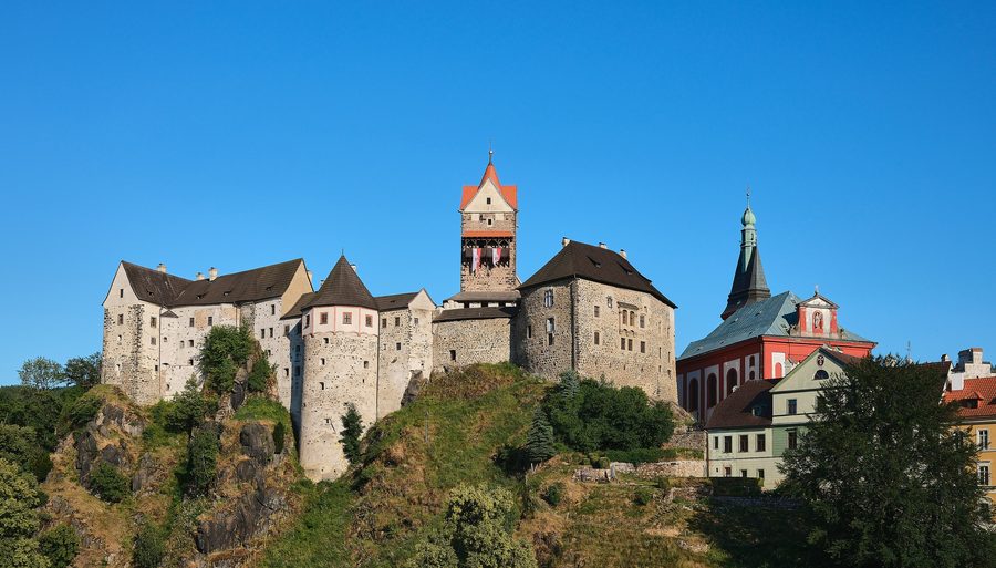 Hrad Loket, eine nahegelegene Burg in der Region Karlsbad