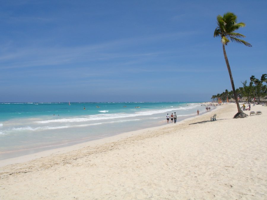 Playa Bavaro mit Palmen und Strand vor dem Hotel Paradisus