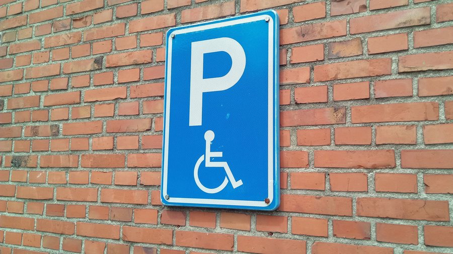 File:Handicapped parking sign, Kolham (2019) 02.jpg
