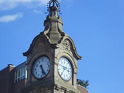 Uhr als Symbol für den Buchungszeitpunkt
