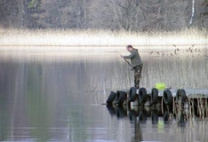 Angler an einem stillen See