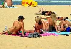 Jugendliche am Strand